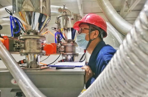 甘肅首條熔噴布生產線產品順利下線，經緯編布制造迎來新篇章